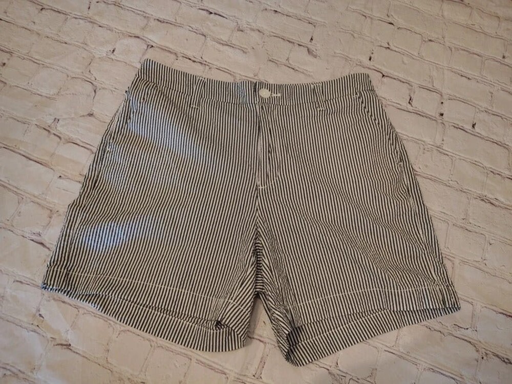 A New Day Pinstripe Stretch Shorts Size 6 - 6 / Navy